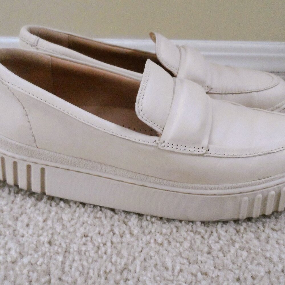 Clarks Signature Cream Women’s Page Loafers